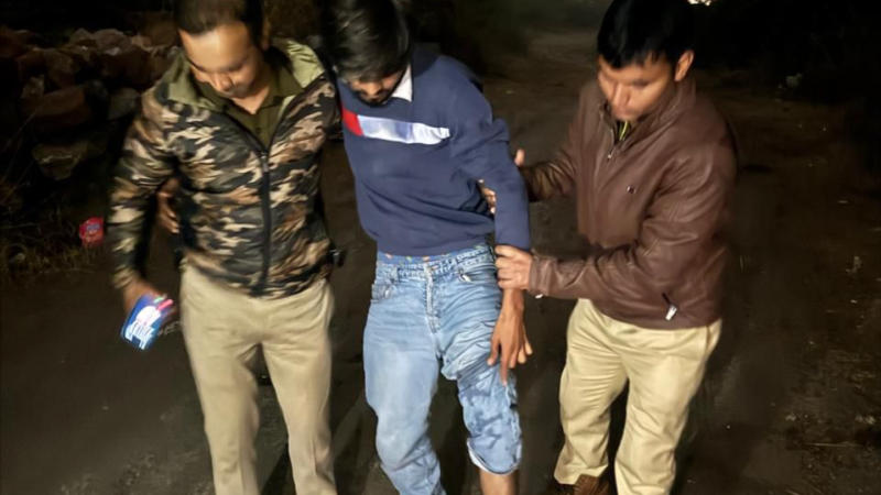 Notorious criminal arrested by Noida police after an encounter