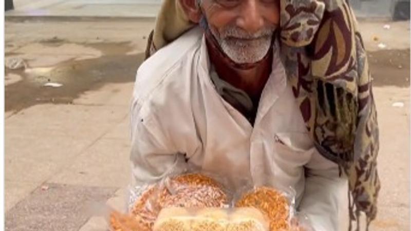 old men selling chikki