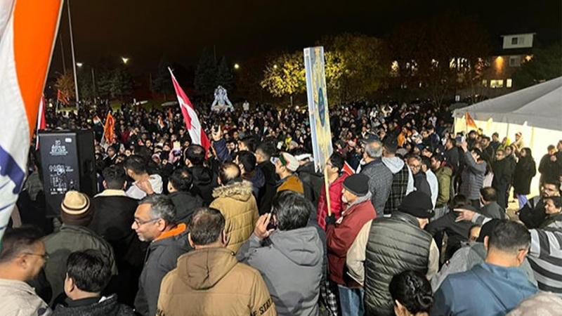 Over a thousand Canadian Hindus gathered outside the Hindu Sabha Mandir in Brampton, Canada protest against the repeated attacks on Hindu temples