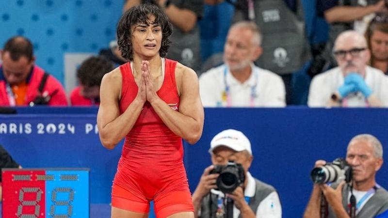 guzman lopez of cuba  enter in final after vinesh phogat disqualify in paris olympics