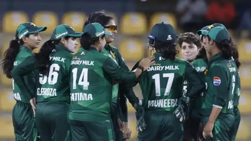 pakistan beat uae by 10 wickets strengthened position going to semifinals