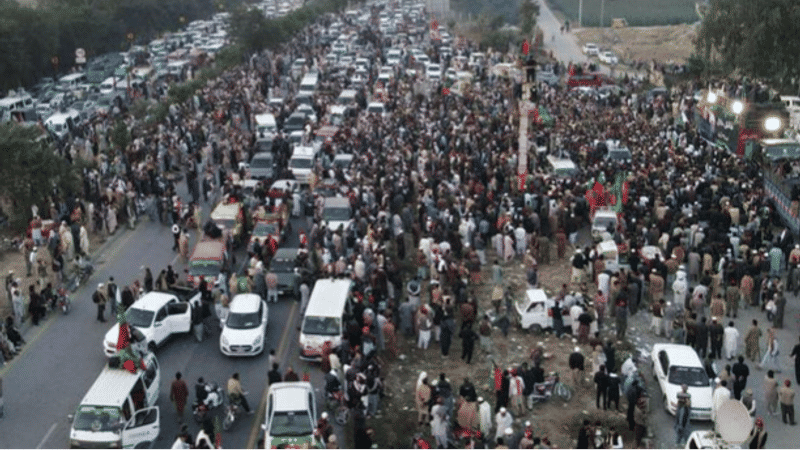 Islamabad Lockdown LIVE: Protesters Breach Heavy Bandobast, Situation Tense Boil: Lockdown in Islamabad Amid Clash Between Army and Imran Khan's Supporters