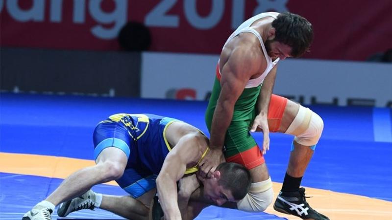 pakistani wrestler banned commonwealth games medal snatched