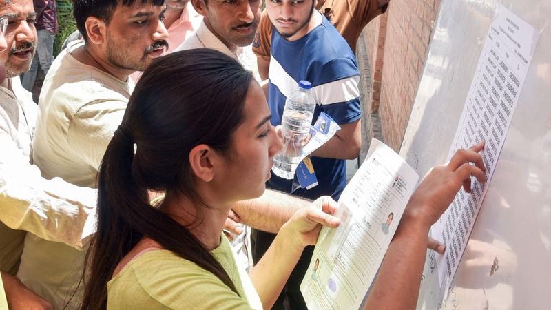 Panipuri Vendor’s Son Who’s MBBS Quota Seat Was Cancelled, Clears NEET In General Category