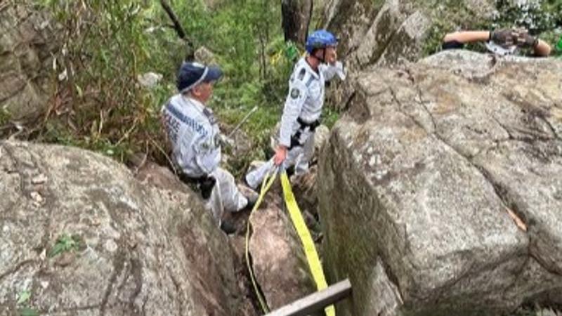 Paramedics rescuing the woman