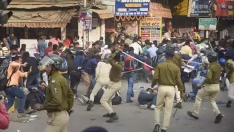 Patna Lathicharge