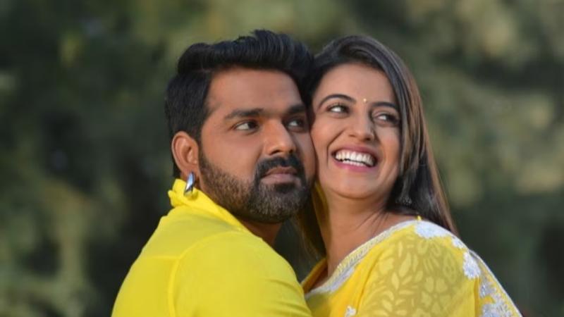 Pawan Singh & Akshara Singh