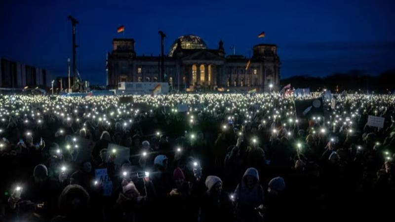 People protesting against AfD in Berlin.