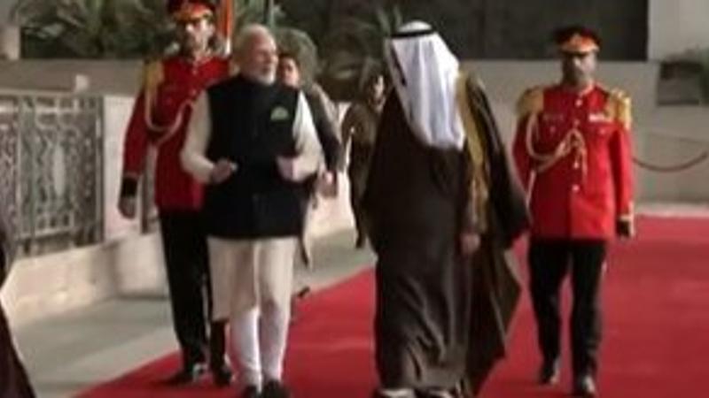 PM Modi Accorded Ceremonial Guard of Honour at Kuwait Emir's Bayan Palace, to Meet Crown Prince Today