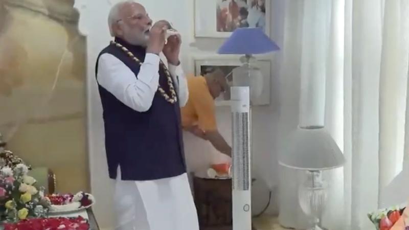 PM Modi blows Shankh