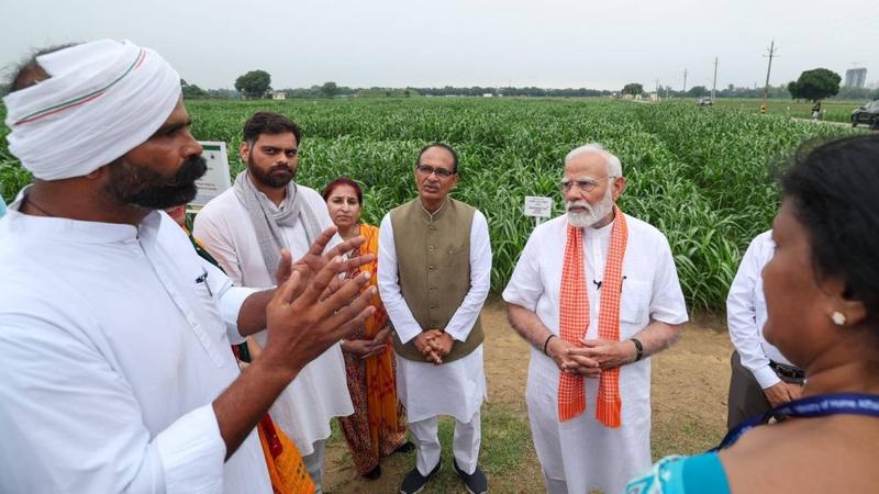 PM Modi met farmers