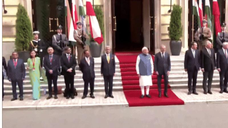 PM Modi reaches Warsaw, received ceremonial welcome