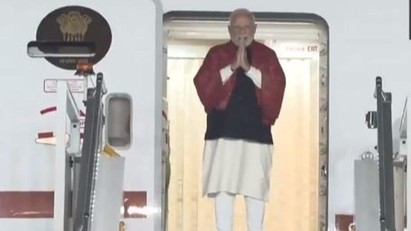 pm modi returns from kuwait