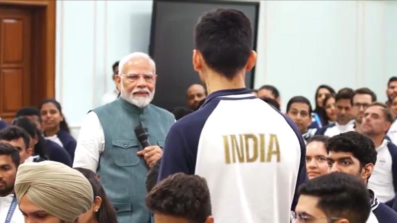 PM Modi talks to Lakshya Sen