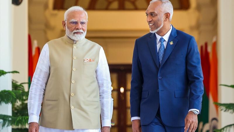 PM Modi with Maldives President Mohamed Muizzu