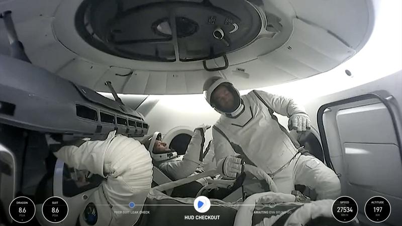 Polaris Dawn Spacewalk: First Glimpse From Inside The Cabin 