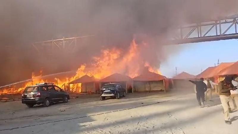 prayagraj mahakumbh mela fire