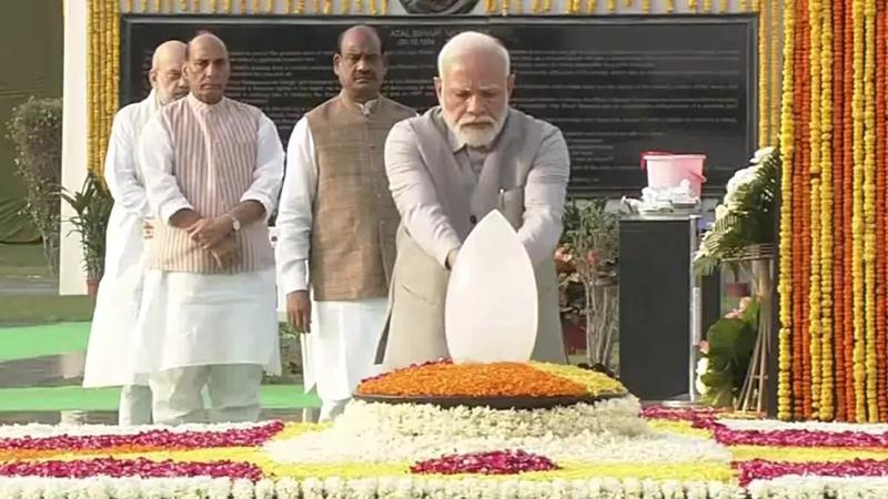 PM Modi, Prez Murmu Pay Tributes To Atal Bihari Vajpayee At 'Sadaiv ...