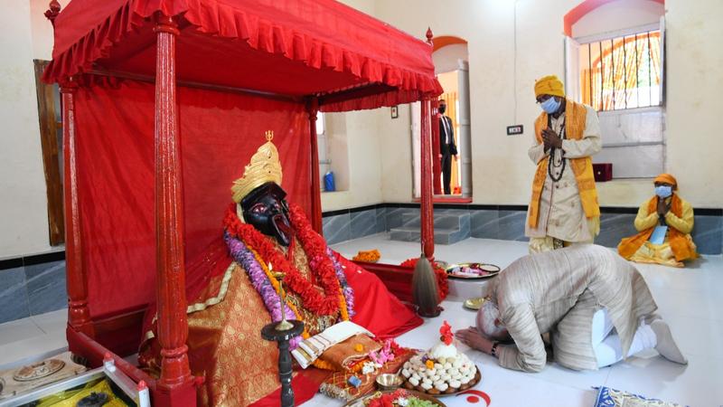  Prime Minister Narendra Modi during his visit to the Jeshoreshwari temple in 2021