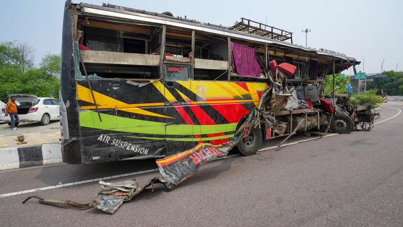 Bus Accident on Lucknow-Agra Expressway Leaves 18 Dead