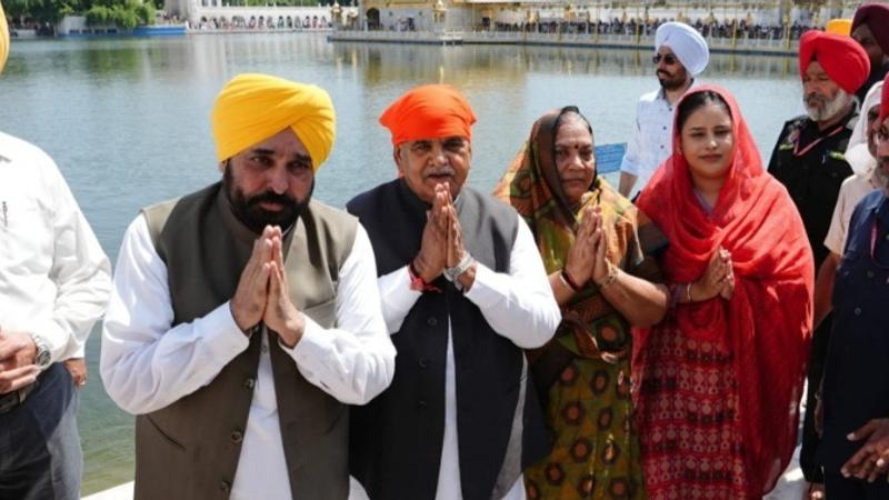  Punjab Governor Gulab Chand Kataria and Chief Minister Bhagwant Mann 