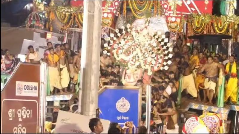 Several injured as Lord Balabhadra's idol slips in Puri