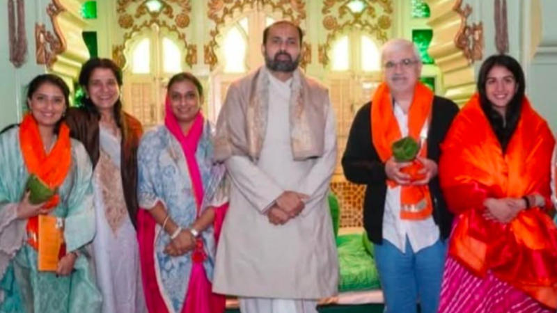 Radhika Merchant at Shrinathji Temple with her parents