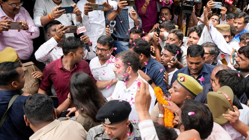 Rahul Gandhi appears in Sultanpur court