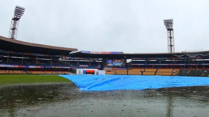 Rain at M Chinnaswamy Stadium