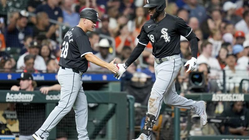 Robert homers twice on 4-hit night, lowly White Sox end Astros’ streak with 5-4 victory