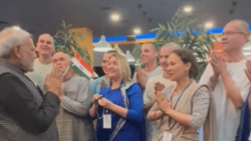 Russian Nationals Sing Krishna Bhajan as They Welcome PM Modi in Kazan Ahead of BRICS Summit