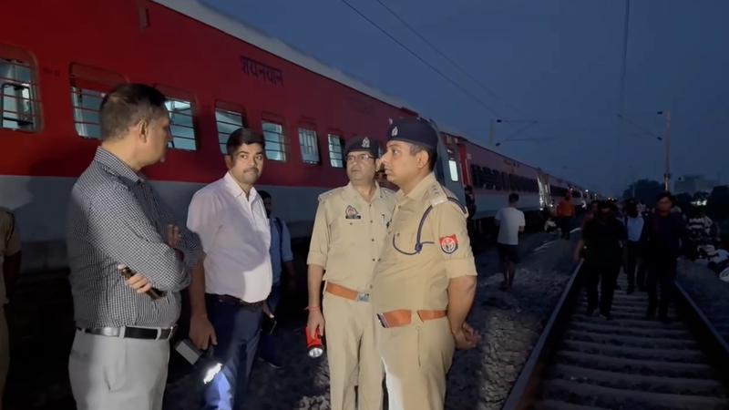 Sabarmati Express train derails 