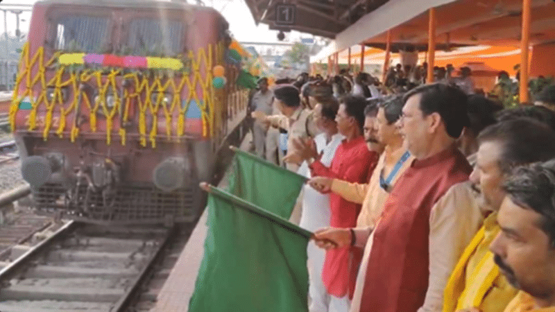 Railway Minister Flags Off Sahibganj-Howrah Intercity Express, Boosting Connectivity in Jharkhand