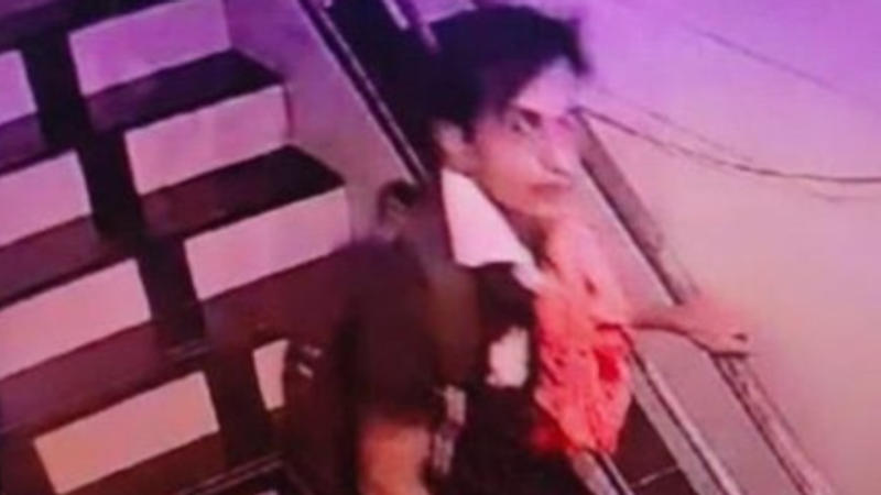 saif ali khan attacker seen on cctv first photo