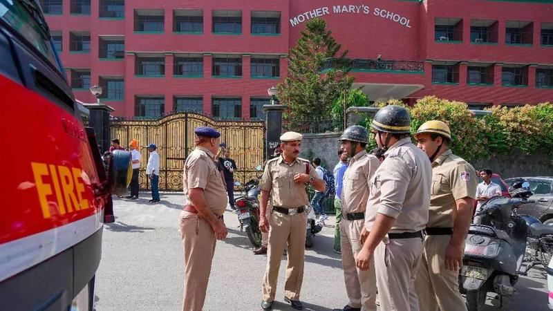 schools in Delhi received bomb threat emails