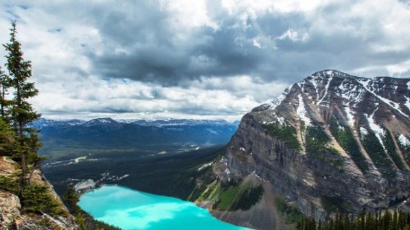 Lake Louise in Banff National Park is an unparalleled destination that showcases the best of Canada’s natural beauty.