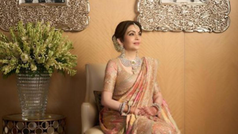  Nita Ambani's 100-carat yellow diamond necklace