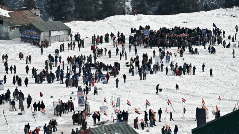 Shopian’s Winter Carnival Draws Thousands to Dubjan Meadows