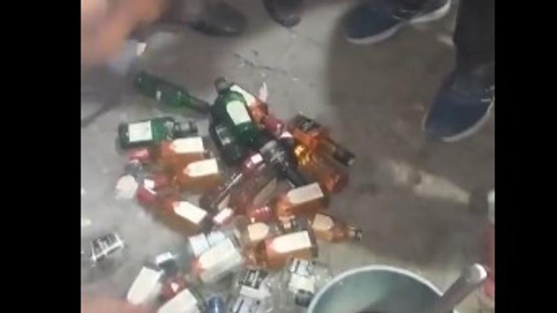 Shopkeeper mixes juice with alochol in Delhi, Gets caught, video goes viral