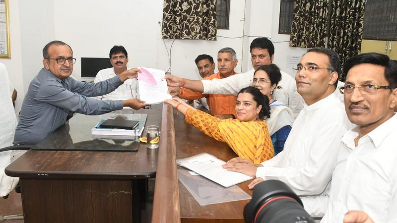 Shruti Chaudhary filed nomination