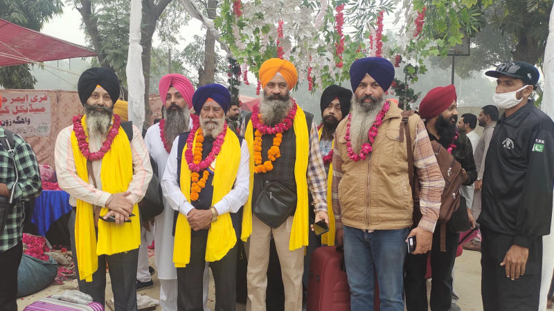  Sikh pilgrims from India arrive in Pakistan