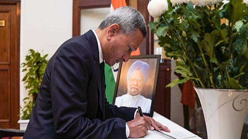 Singapore's Foreign Minister Calls Manmohan Singh 'Eminent Statesman', Signs Condolence Book at Indian High Commission