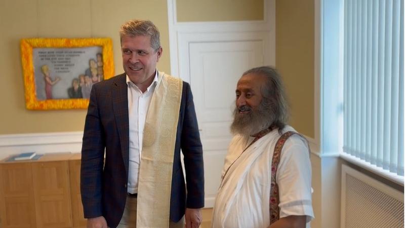 Sri Sri Ravi Shankar meets Iceland PM
