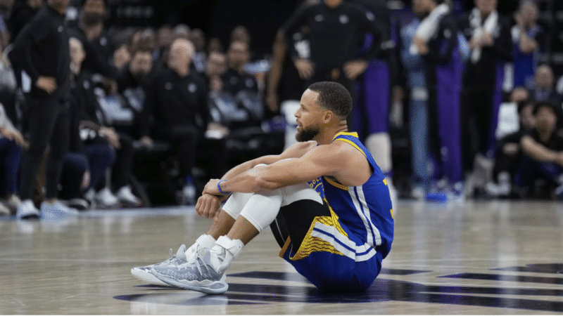 Steph Curry dejected in Golden State Warriors loss to Sacramento Kings