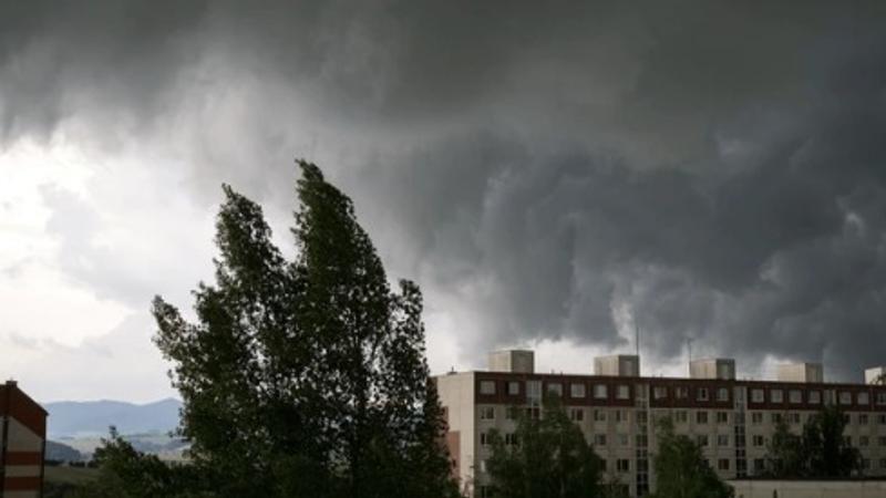 Strong winds and rain in Delhi