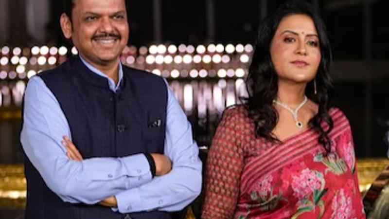 Devendra Fadnavis, Amrita Fadnavis