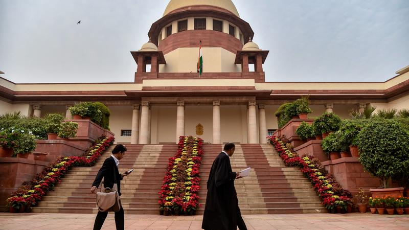 Supreme Court takes cognisance of objectionable remarks made by Karnataka HC judge against woman lawyer