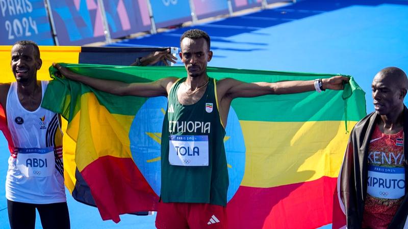 Tamirat Tola celebrates his victory at Paris Olympics