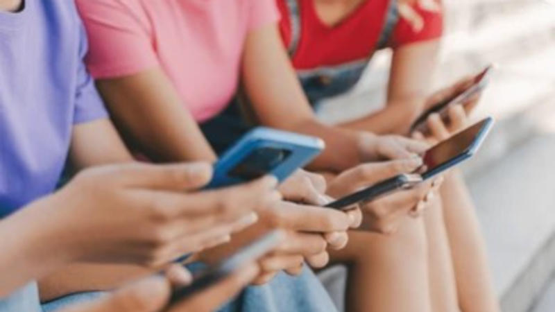 UK considering plan to ban social media for children aged below 16 years