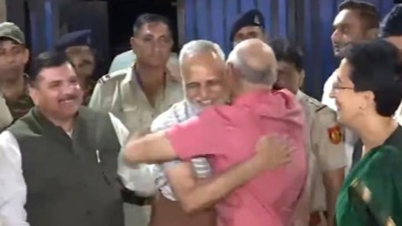 VIDEO: AAP Leader Satyendar Jain Walks Out Of Tihar Jail, Gets Hug From Manish Sisodia, Sanjay Singh